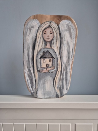 Anioł malowany na drewnie tekowym prezent na święta Anioł dom